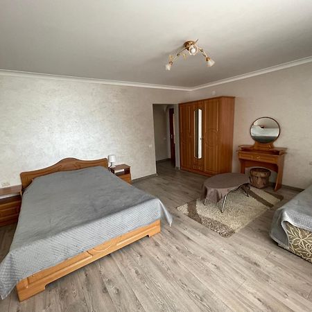 У Оксани Hotel Solochyn Buitenkant foto