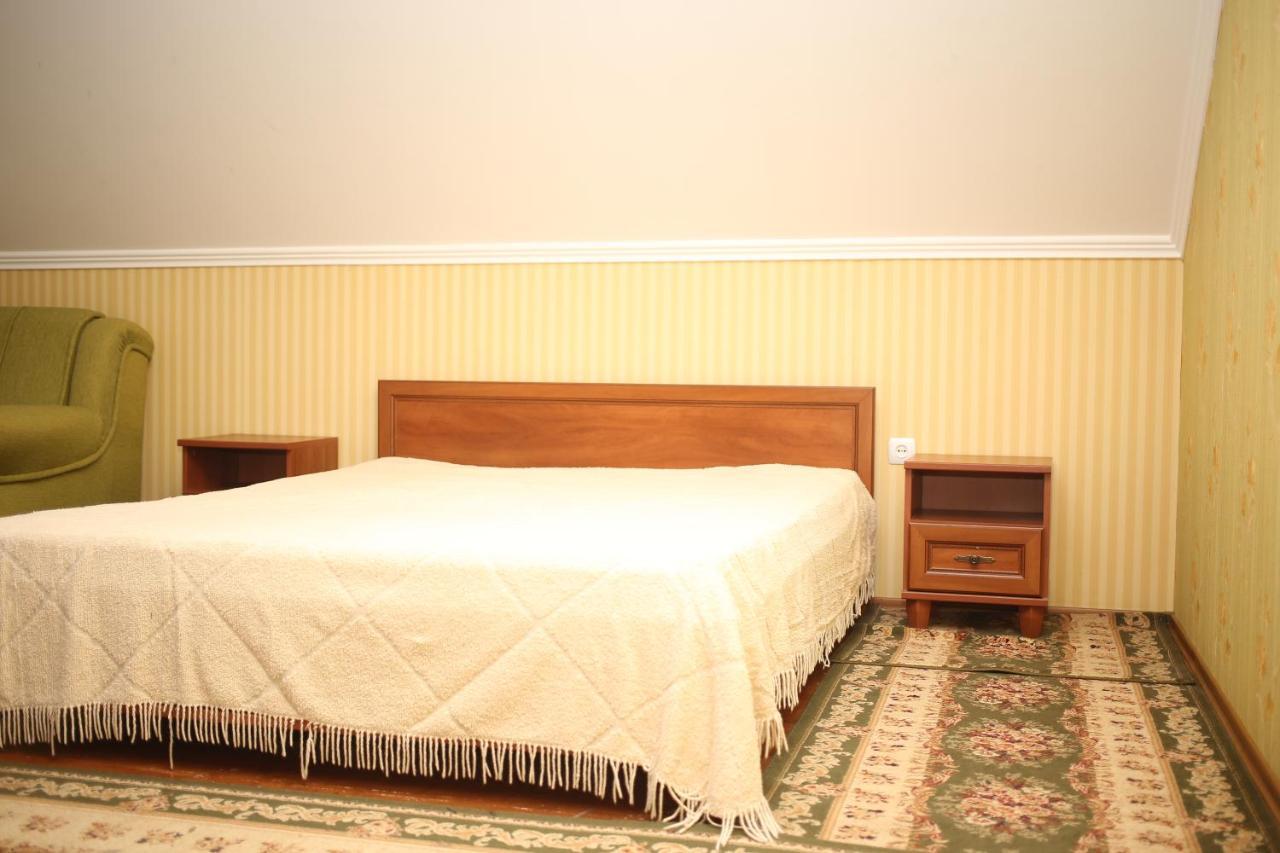 У Оксани Hotel Solochyn Buitenkant foto