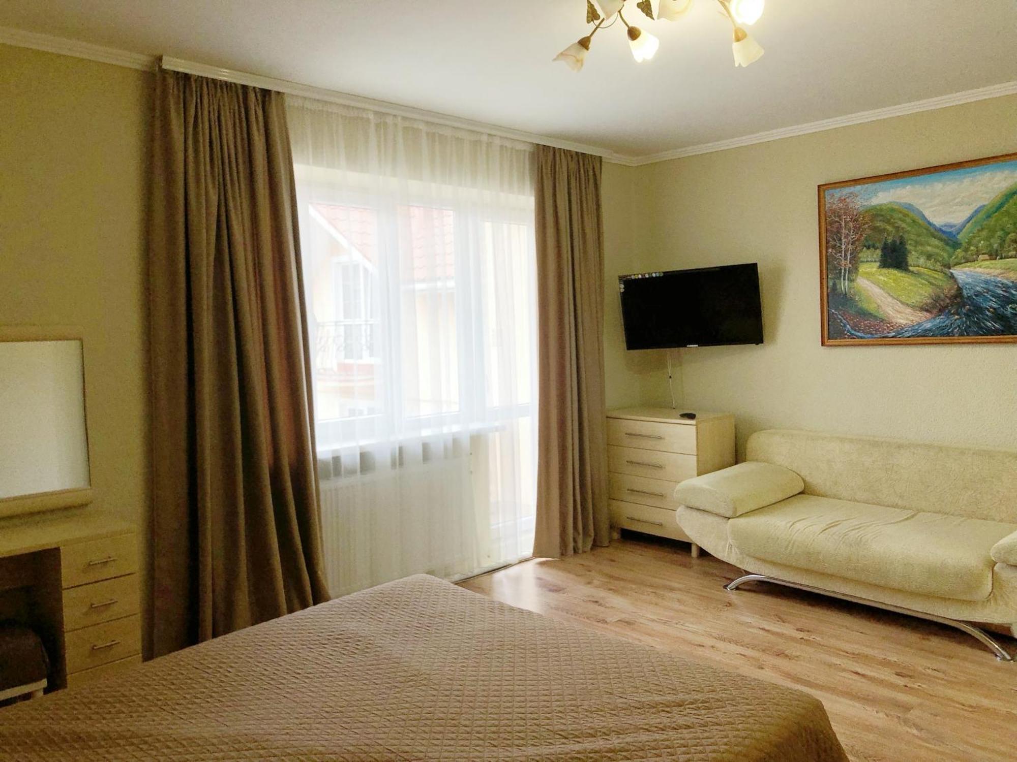 У Оксани Hotel Solochyn Buitenkant foto