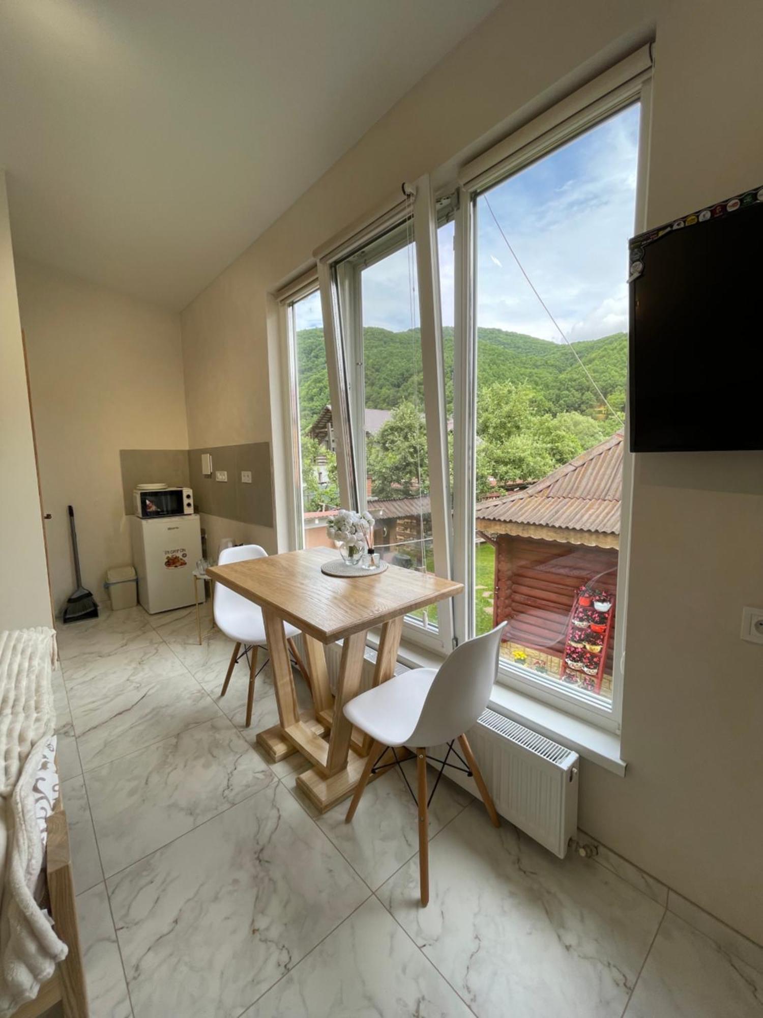 У Оксани Hotel Solochyn Buitenkant foto